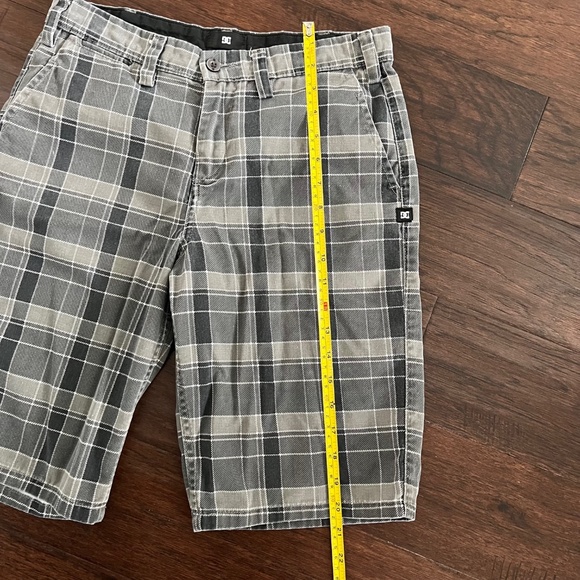 DC Gray, Black & White Plaid Checkered Men's Casual Shorts Sz 28 - Picture 6 of 9